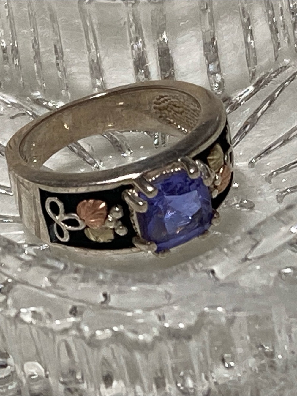 Vintage Coleman Silver Ring with Blue-Violet Stone and Tri-Tone Floral Accents
